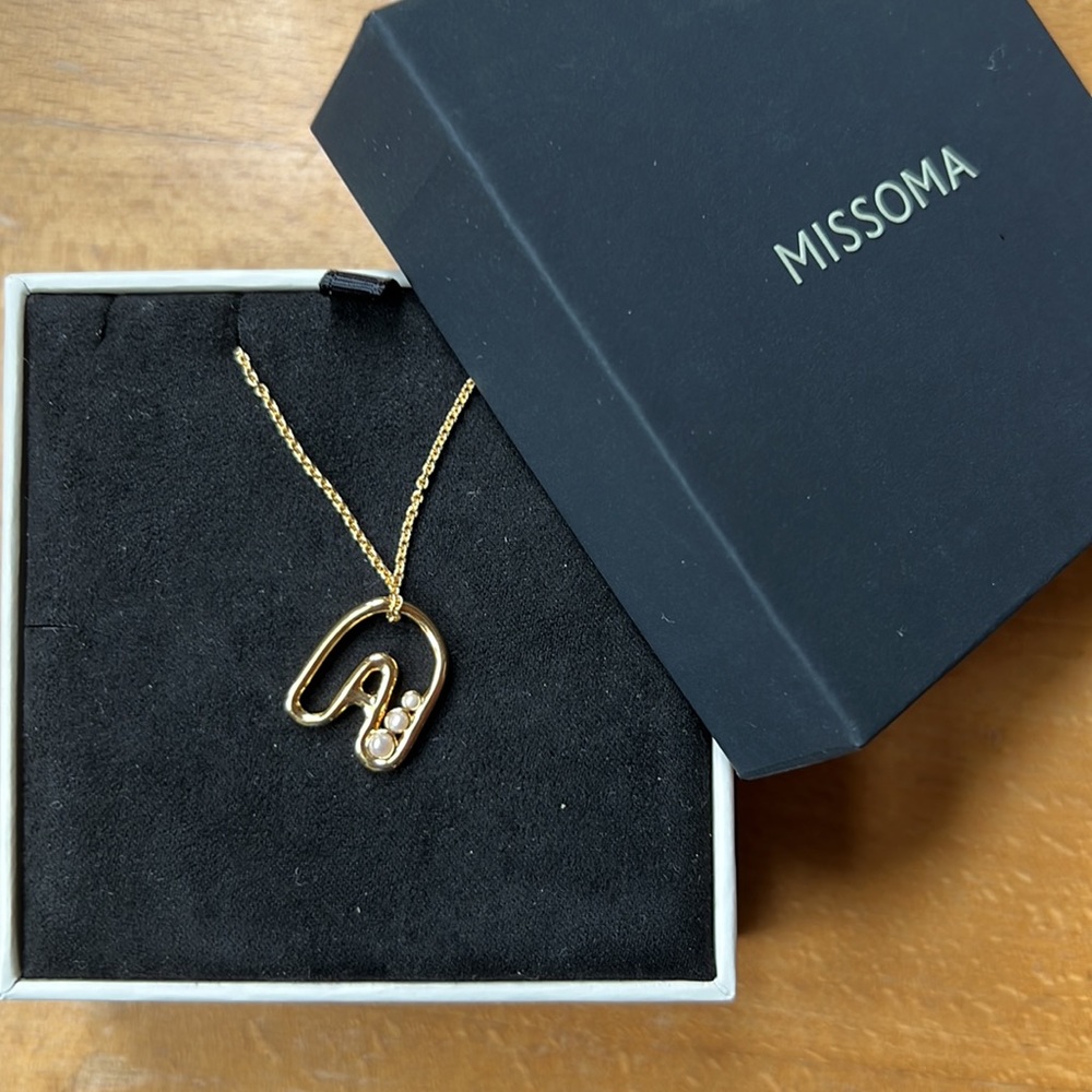Missoma Chubby Pearl Initial Pendant Necklace - Picture 4 of 4